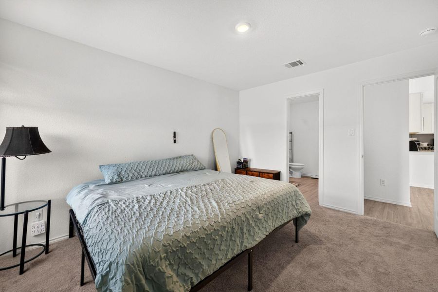 Furnished interior view inside a new home in Elm Creek, Elgin (Image 16).