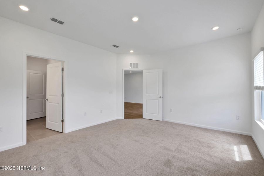 Spacious, unfurnished interior of a new home in , Jacksonville (Image 22).