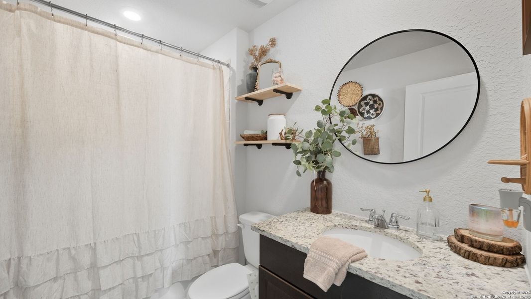 Furnished interior view inside a new home in , Floresville (Image 33).