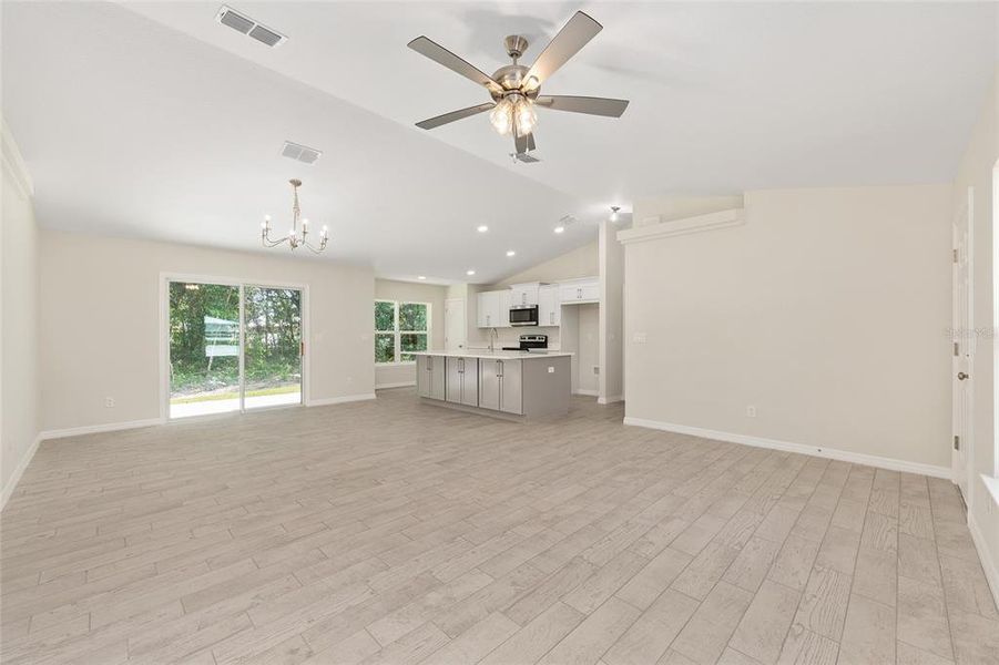 Spacious, unfurnished interior of a new home in , Ocala (Image 26).