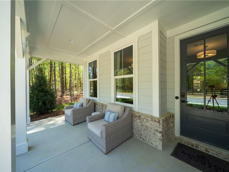 Exterior details and patio area of a home in Riverwood, Dallas (Image 23).