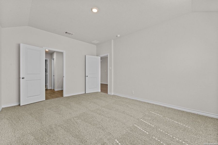 Spacious, unfurnished interior of a new home in Redbird Ranch, San Antonio (Image 20).