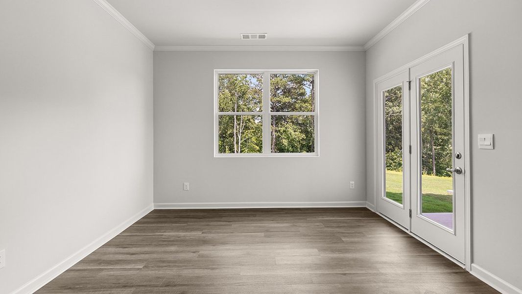 Spacious, unfurnished interior of a new home in Oaks at Cedar Grove, Fairburn (Image 15).
