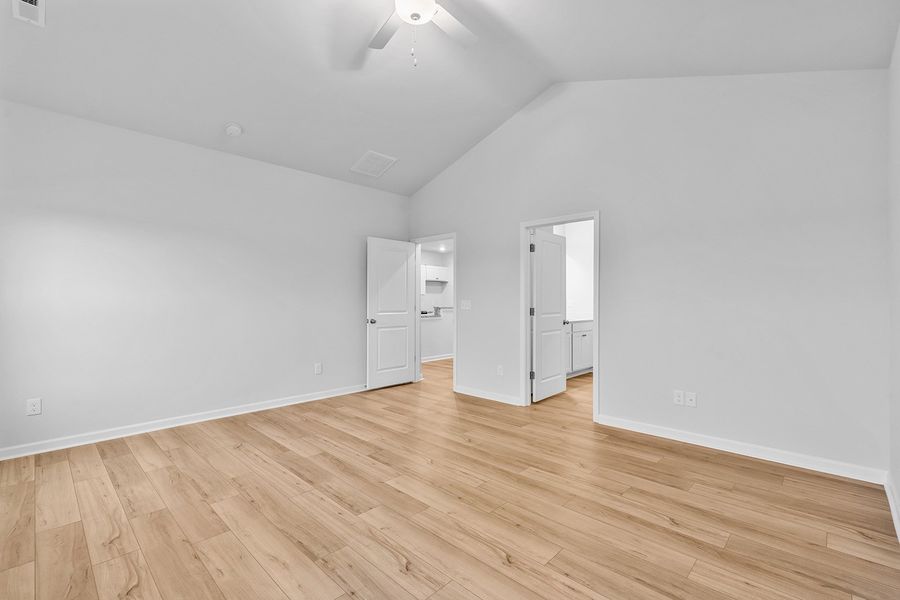Spacious, unfurnished interior of a new home in Hanes Lake, Winston-Salem (Image 25).