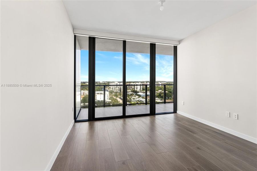 Spacious, unfurnished interior of a new home in , Pompano Beach (Image 25).