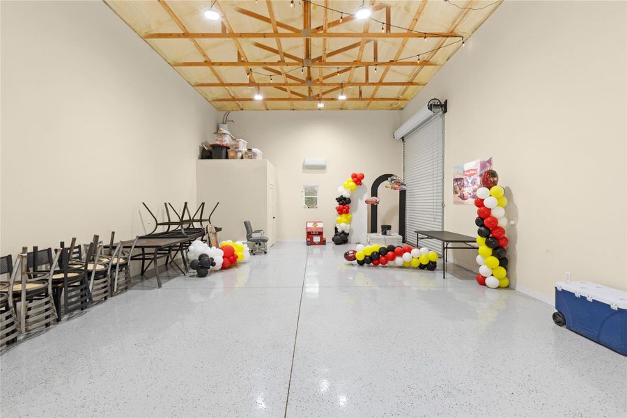 Community amenities in , Shepherd (Image 28).