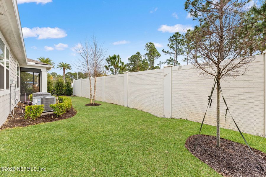 Exterior details and patio area of a home in Pablo Cove, Jacksonville (Image 26).