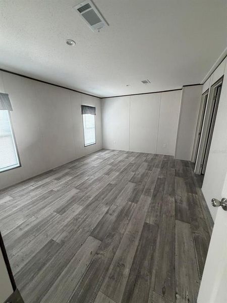 Spacious, unfurnished interior of a new home in , Bronson (Image 17).