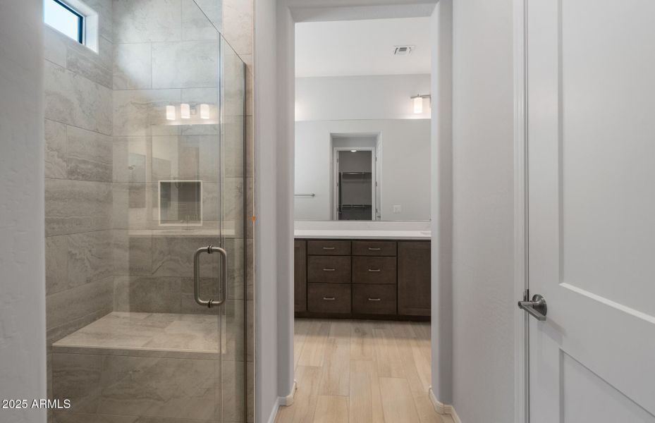 Owner's Bathroom Owner's Bathroom