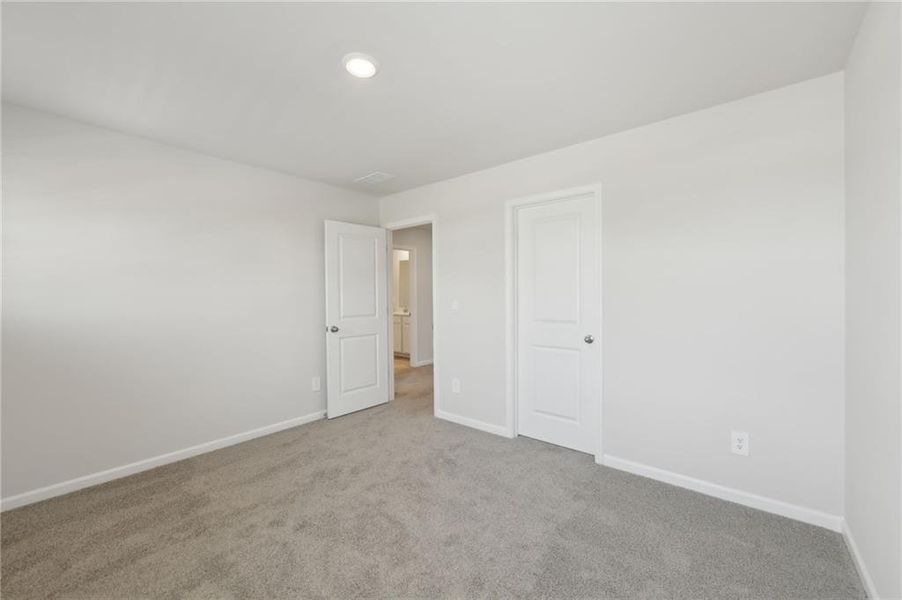 Spacious, unfurnished interior of a new home in Ivey Township, Dallas (Image 24).