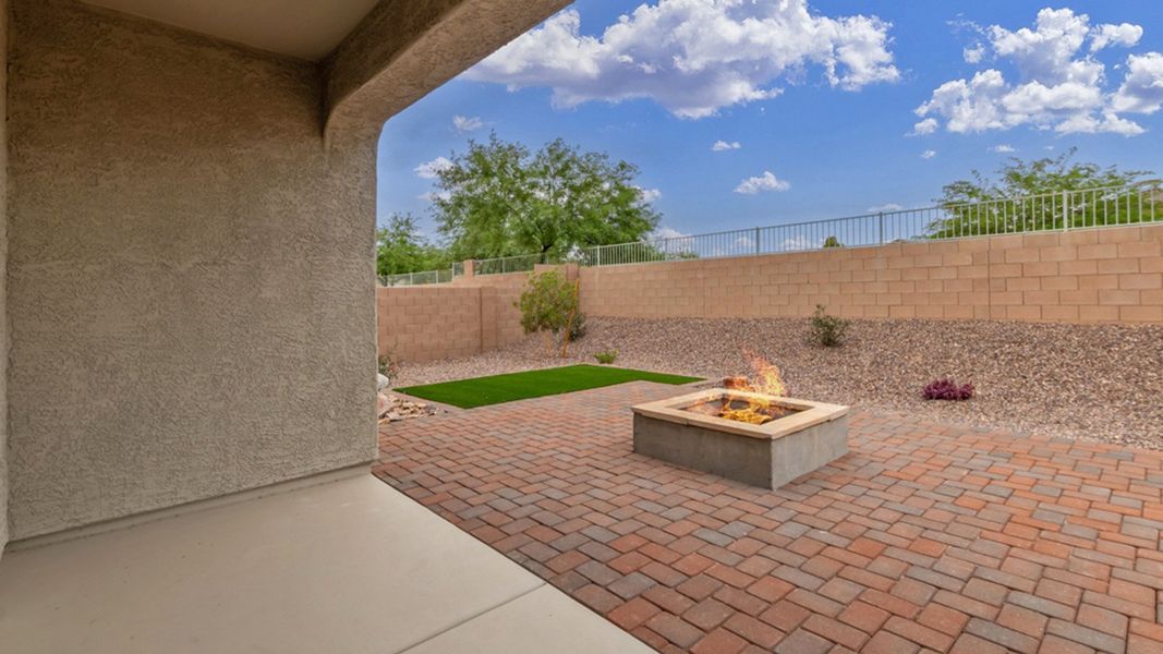 Exterior details and patio area of a home in Blackhawk, Tucson (Image 2).
