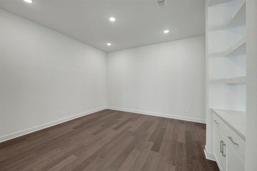 Spacious, unfurnished interior of a new home in ARTAVIA - Parkview Collection, Conroe (Image 33).