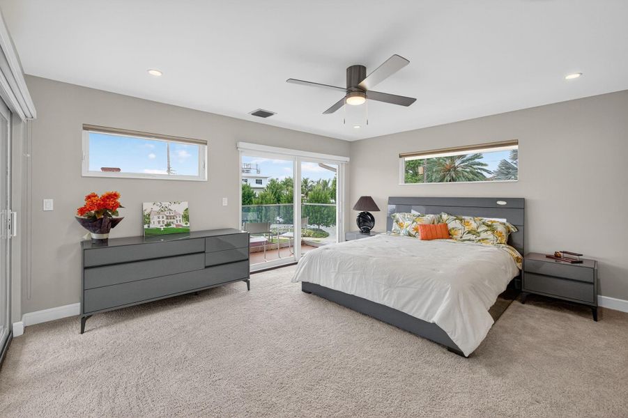 Furnished interior view inside a new home in , Fort Lauderdale (Image 9).