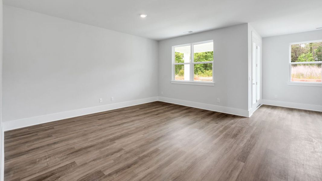 Spacious, unfurnished interior of a new home in Rolling Hills, Bolivia (Image 20).