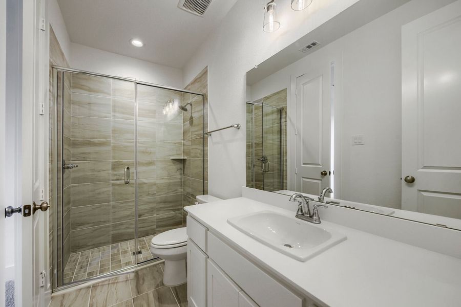 11529 Vesper - Full Bathroom