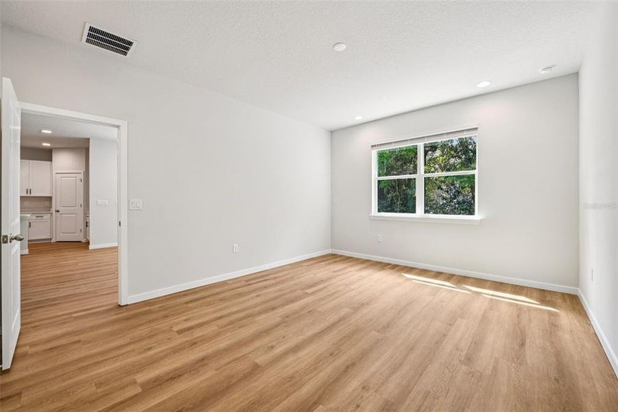 Spacious, unfurnished interior of a new home in , Deland (Image 20).