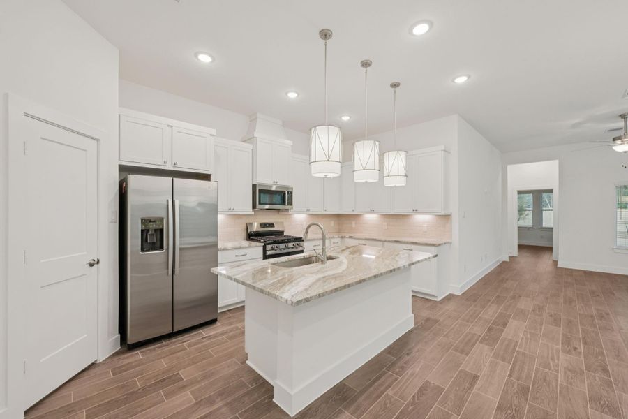 Furnished interior view inside a new home in Kresston 50's, Montgomery (Image 10).