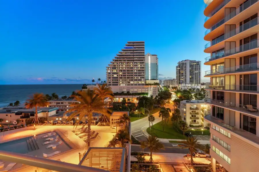 151 N Seabreeze Blvd Twilights_074