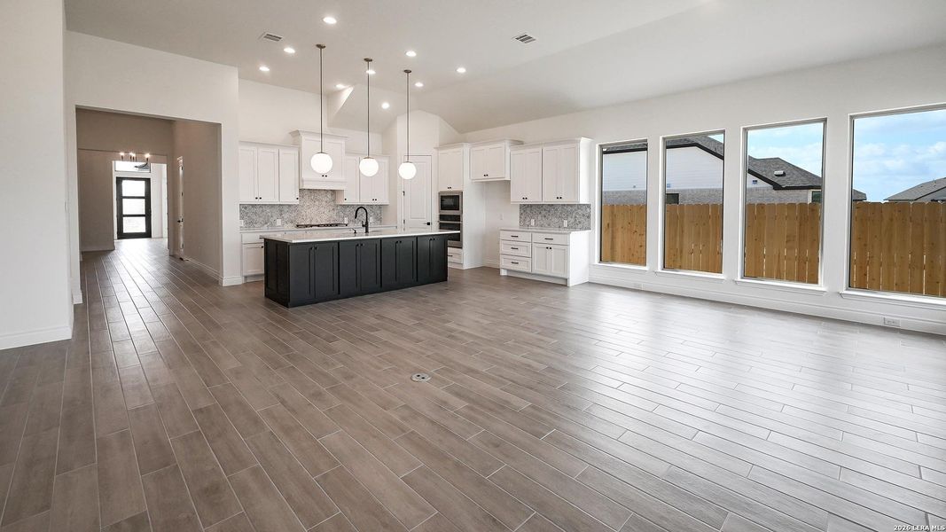 Spacious, unfurnished interior of a new home in Legacy at Lake Dunlap, New Braunfels (Image 22).