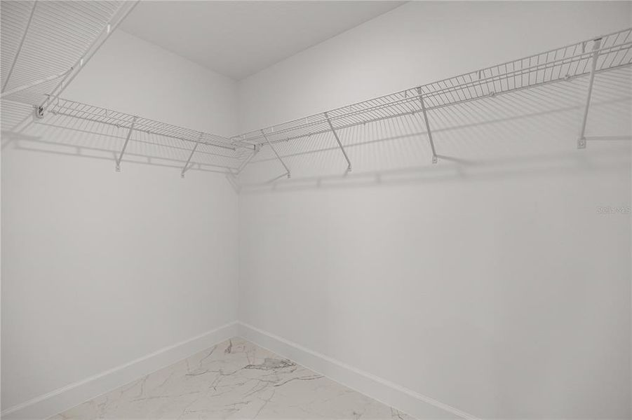 Spacious, unfurnished interior of a new home in , Ocala (Image 10).