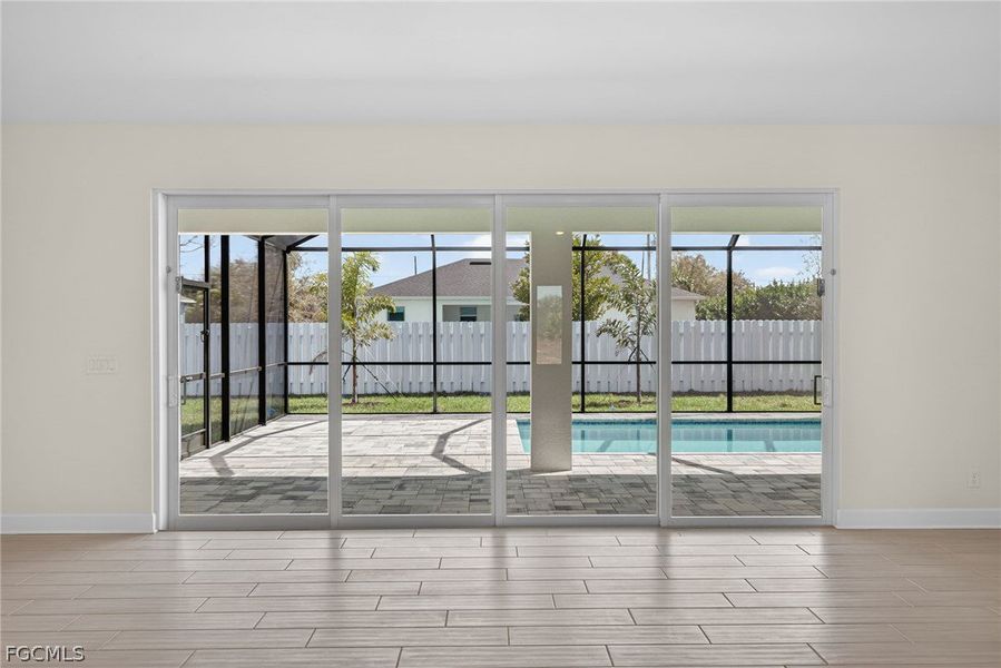 Spacious, unfurnished interior of a new home in Cape Coral, Cape Coral (Image 19).