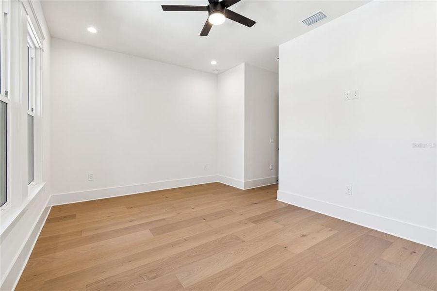 Spacious, unfurnished interior of a new home in , Tampa (Image 72). Spacious, unfurnished interior of a new home in , Tampa (Image 72).