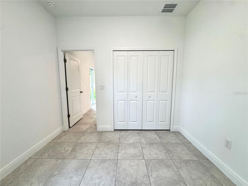 Spacious, unfurnished interior of a new home in , Citrus Springs (Image 13).