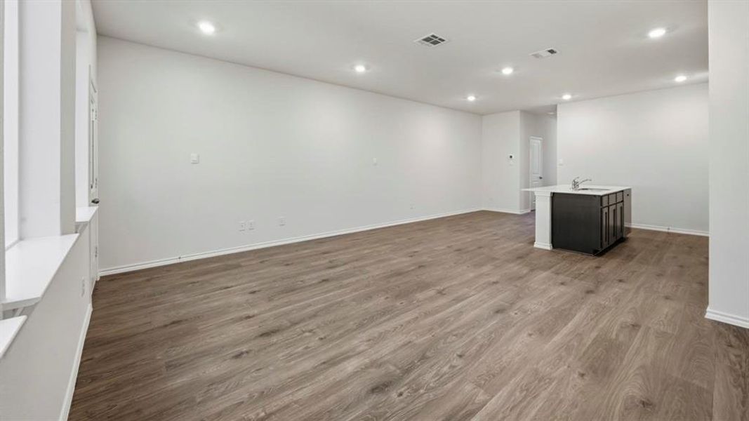 Spacious, unfurnished interior of a new home in Arbor Trails South, Princeton (Image 28).