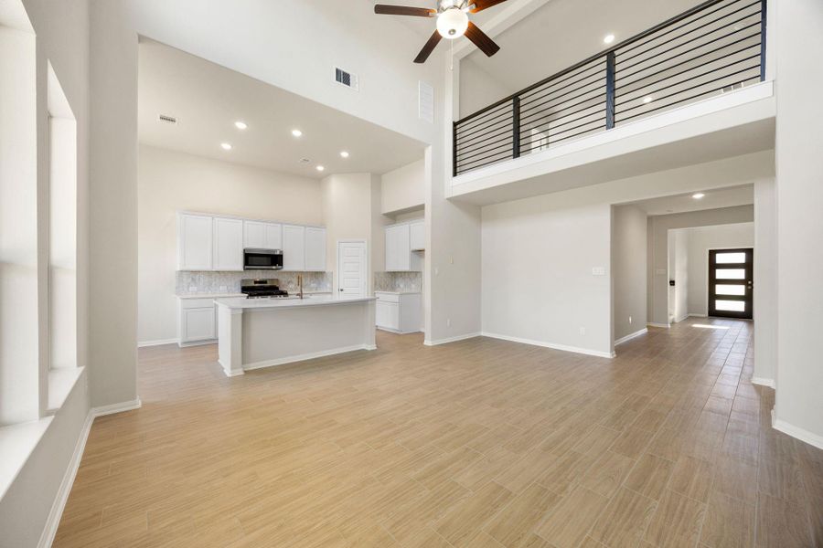 Spacious, unfurnished interior of a new home in Southfork Ranch, Sealy (Image 33).
