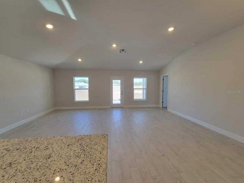 Spacious, unfurnished interior of a new home in Ocala Crossings South, Ocala (Image 8).