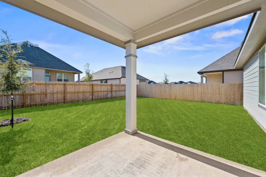 Exterior details and patio area of a home in Three Creeks, Belton (Image 3).