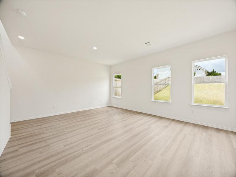 Spacious, unfurnished interior of a new home in Hanolley Hills, Sherman (Image 22).