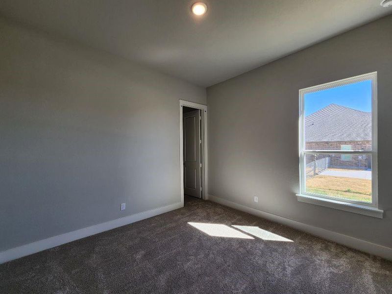 Spacious, unfurnished interior of a new home in Rocky Top, Krum (Image 16).