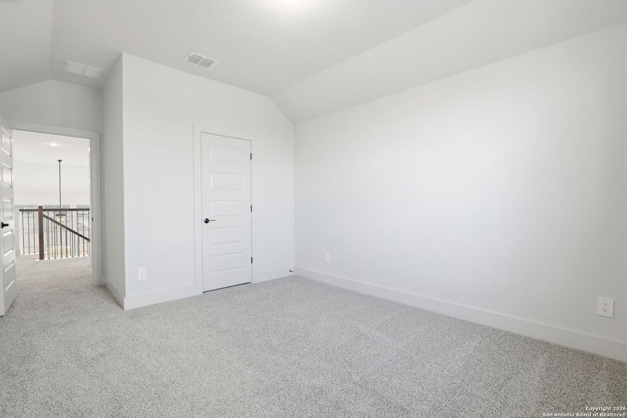 Spacious, unfurnished interior of a new home in Haby Hill 60s, San Antonio (Image 43).
