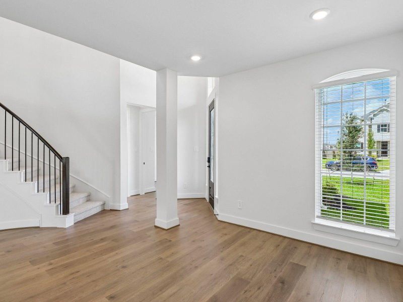 Spacious, unfurnished interior of a new home in Kingdom Heights, Rosenberg (Image 44).