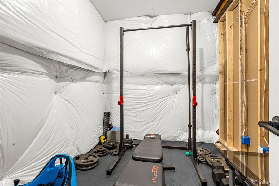 Community amenities in , Monument (Image 20).