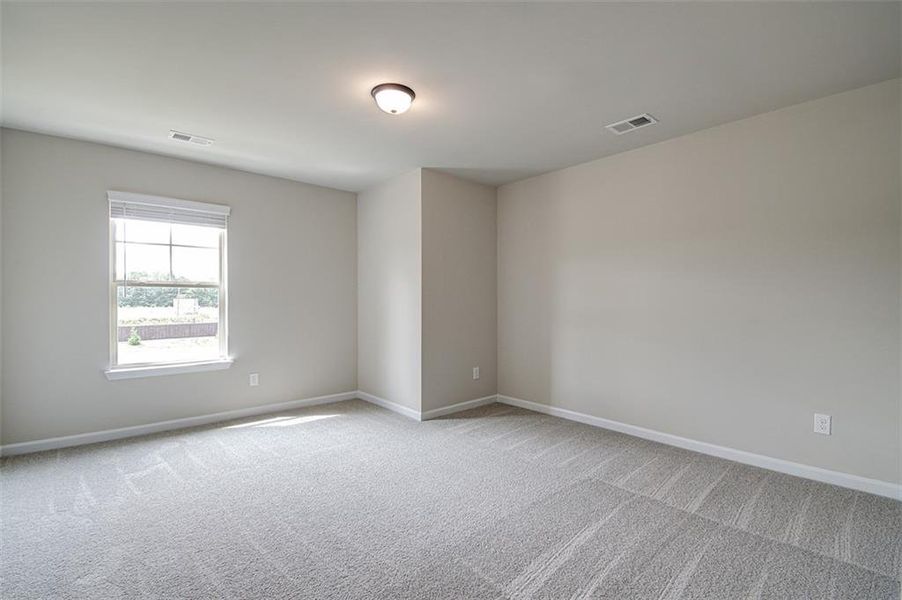 Spacious, unfurnished interior of a new home in Towne Center, Hampton (Image 20).