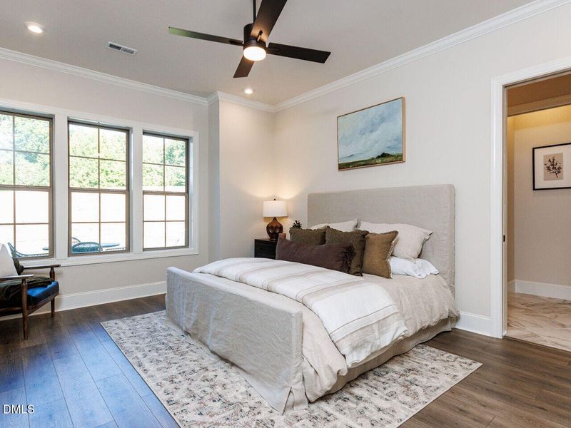 022-1280x960-primary-bedroom