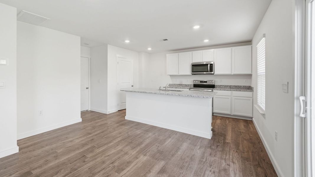 Furnished interior view inside a new home in Emory Creek, Harriman (Image 10).