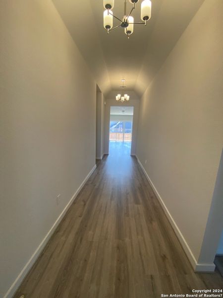 Spacious, unfurnished interior of a new home in Foxbrook, Cibolo (Image 32).