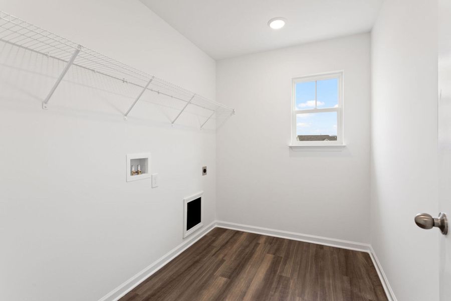 Spacious, unfurnished interior of a new home in Bellevue, Greenville (Image 25).