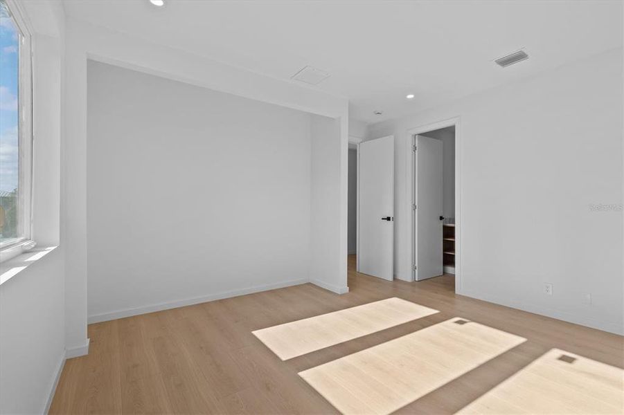 Spacious, unfurnished interior of a new home in , Clearwater (Image 15).