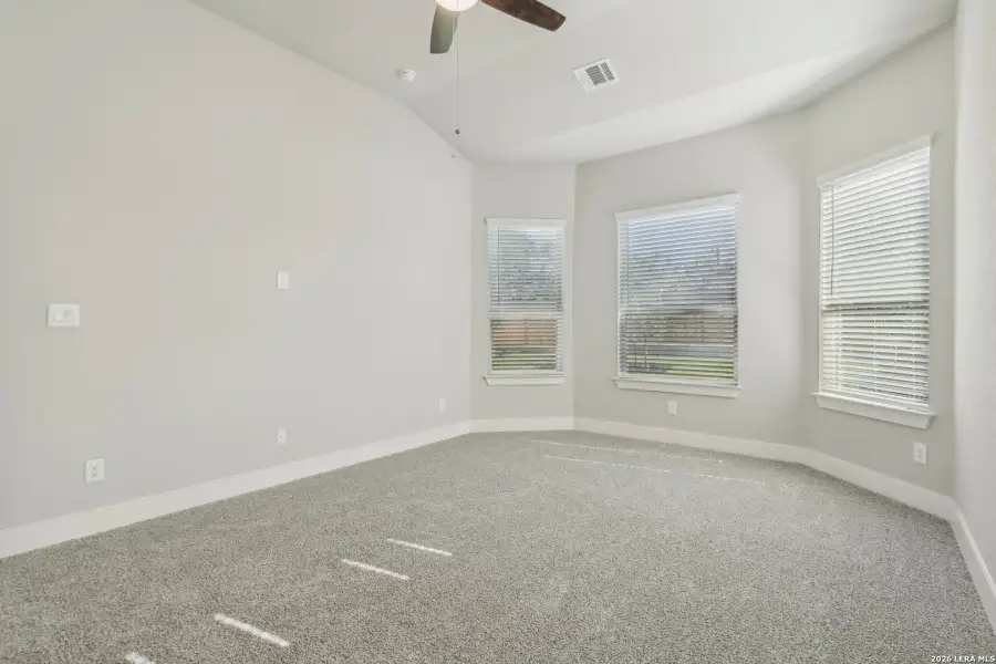 Spacious, unfurnished interior of a new home in Fox Falls, Boerne (Image 17).
