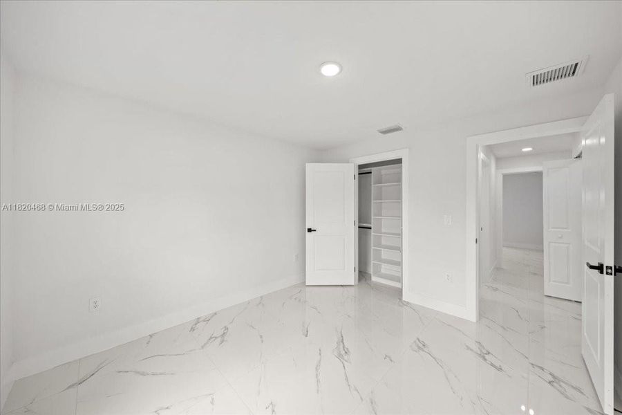 Spacious, unfurnished interior of a new home in , Lehigh Acres (Image 13).