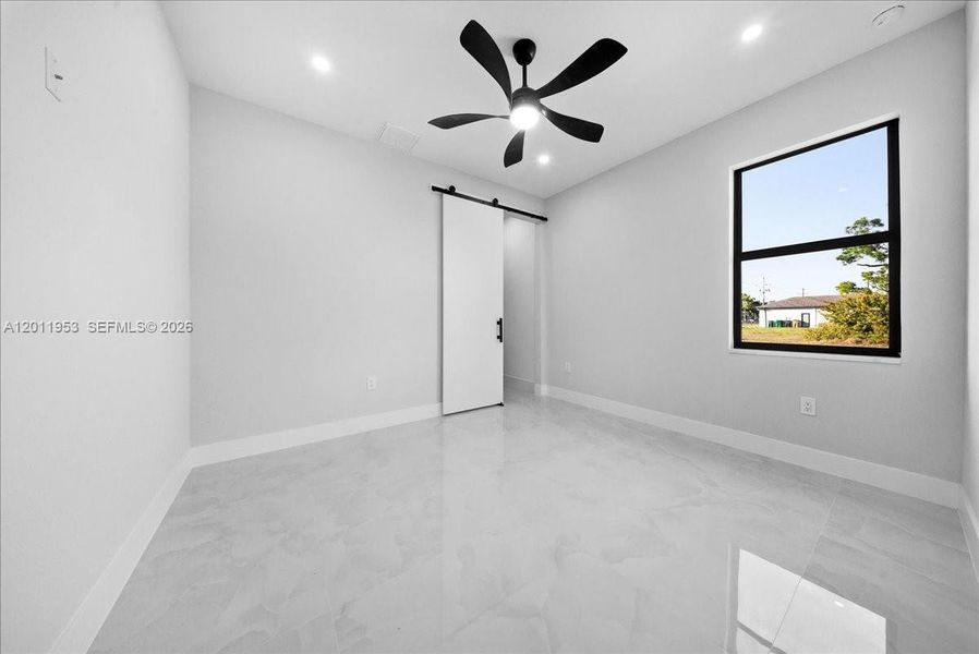 Spacious, unfurnished interior of a new home in , Cape Coral (Image 24).