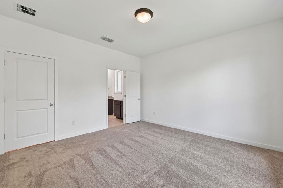 Spacious, unfurnished interior of a new home in Parkton Square, Kyle (Image 24).