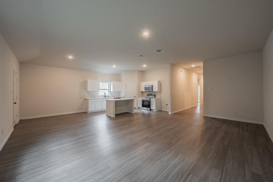 Spacious, unfurnished interior of a new home in Courtland Place, Cleburne (Image 16). Spacious, unfurnished interior of a new home in Courtland Place, Cleburne (Image 16).
