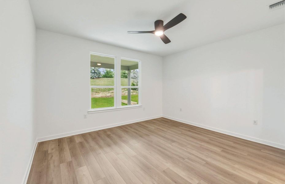 Spacious, unfurnished interior of a new home in Sun City Texas, Georgetown (Image 15).