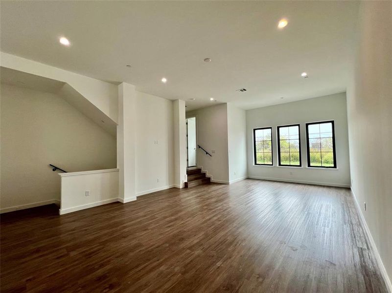 Spacious, unfurnished interior of a new home in , Dallas (Image 9).