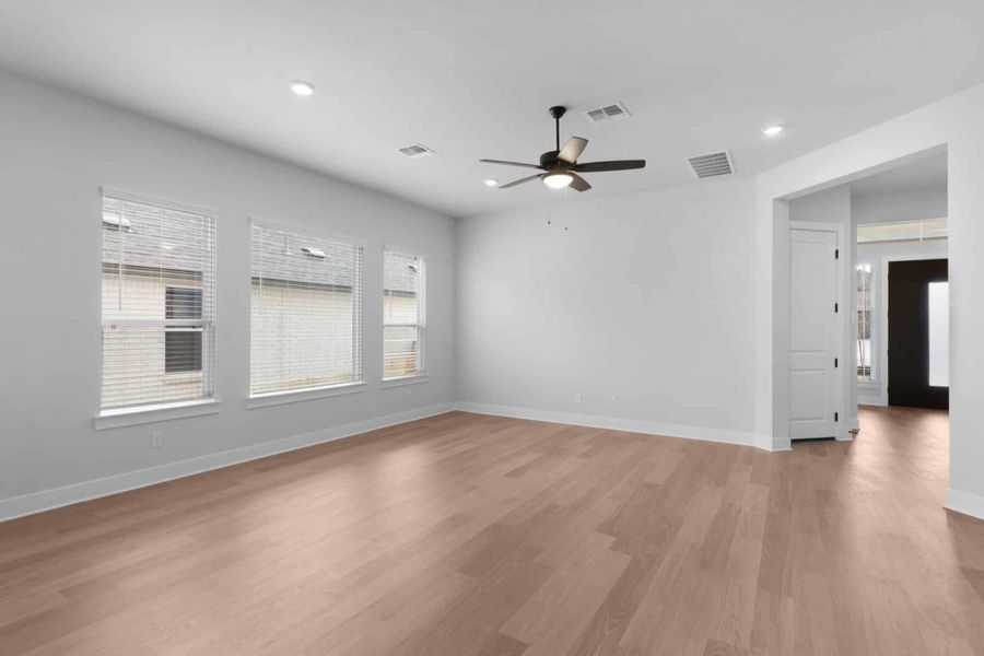 Spacious, unfurnished interior of a new home in Nolina, Georgetown (Image 24).